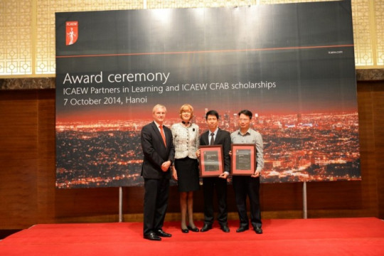 ICAEW (Viện Kế toán công chứng Anh và xứ Wales) trao học bổng Chương trình Chứng chỉ Tài chính, Kế toán và Kinh doanh cho 15 sinh viên tài năng tại Việt Nam